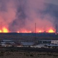 U Grindaviku, na Islandu, zapalile se kuće nakon što se izlila vulkanska lava