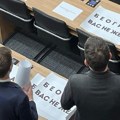Opozicija na sednici beogradske skupštine sa transparentima: Svi ste vi fantomi, Beograd vas ne želi