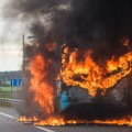 Vatra guta autobus u Orašcu: Objavljen jeziv snimak VIDEO
