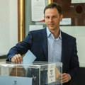 Glasao ministar Siniša Mali: Građansku dužnost obavio na biračkom mestu na Zvezdari (foto)