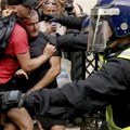 Sukobi policije i demonstranata u Londonu na protestu zbog ubistva dece u Sautportu