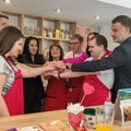 Ministarka posetila kafić „Zvuci srca“ – mesto gde se kafa služi sa osmehom