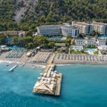 Idealan spoj plave i zelene: Sunland Resort Hotel 5* između mora i borova