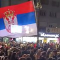 Zaječarci blokirali ulaze u opštinu pošto je naprednjak bacio birački materijal u kontejner