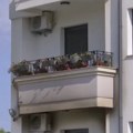 "Gorelo je nenormalnom brzinom, vatra je bila i u hodniku, izleteli smo kroz terasu!": Ispovest stanarke zgrade u Surčinu gde…