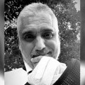 Čeda Jovanović u gipsu: Oglasio se nakon operacije u Beogradu (Foto)