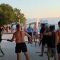 Žestoka tuča turista i meštana u Hrvatskoj, policija ih jedva razdvojila: "Bila je makljaža, sve je počelo u kafiću, nastavilo…