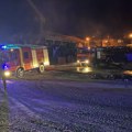 Demonstranti u Gornjem Milanovcu gađali toalet papirom prostorije SNS