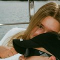 Viktorijina naslednica dominira na jahti vrednoj 16 miliona funti: Harper Bekam je ista mama!