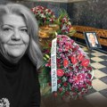 Evo šta smo zatekli na grobu Marine Tucaković ! Velikanke nema već četiri godine, tužni prizori na Novom groblju