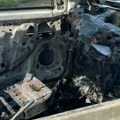 Evo šta je ostalo od automobila na Čukarici posle požara: Ljudi gledaju i ne veruju svojim očima