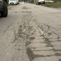 Asfalt u Ulici Danila Kiša jedva izdržao pola godine