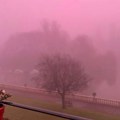 (Foto) Roze magla obavila Englesku, popalili se alarmi. Redak fenomen uplašio Britance