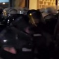 Policija primenila silu na Filozofskom u Novom Sadu, studenti izbačeni iz zgrade, najavljeni protesti u Nišu i Leskovcu