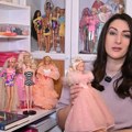 (Video) Ivana je za tri godine sakupila 70 barbika! U njenoj vitrini su i kolekcionarske i one iz detinjstva