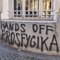Vandalizam na zgradi grčke ambasade: Ovo su poruke ispisane crnim sprejom