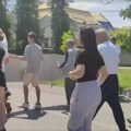 (VIDEO) U selu u kom se svake nedelje odaje pošta stradalima u padu nadstrešnice, naprednjaci organizovali kontraskup