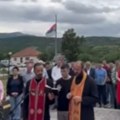 Oprošteno jeste, zaboravljeno nije: Služen parastos za 134 Srba bačena u Korićku jamu (video)