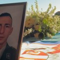 "Zar ovako da mi dođeš kući, jedino moje!" Telo našeg vojnika poginulog u Libanu ispraćeno za Srbiju, supruga neutešna, reči…