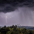 Nevreme u Holandiji: udari groma izazvali požare, povređene dve osobe i velika šteta