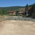 Kako je rekonstrukcijom pruge selo Beleš razdvojeno na dva dela i deci zatvoren put do vrtića i škole? Radiće se pothodnik