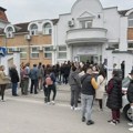 Grupa ljudi okupljala se u zatvorenom lokalu u Novom Sadu: Reagovala policija i izvela ih napolje
