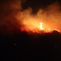 Jezivi požari bukte na Siciliji: Dve osobe poginule, 700 turista evakuisano, vatrena stihija se širi oblastima Palerma…