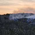 "Ovo je užas, od smrada ne možemo da dišemo": Haos na ulazu u Sjenicu: Danima gori deponija, gusti dim prekrio celo selo