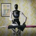 VIDEO: Ovaj humanoidni robot može da pegla, pomaže u kuhinji