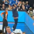 Haos! Ataman eksplodirao na uvrede svojih Turaka: Besneo na tribinu, isteran iz hale, pa izbegao konferenciju