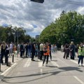 Maturanti odavanjem počesti žrtvama u padu nadstresnice obeležavaju kraj školske godine (VIDEO)