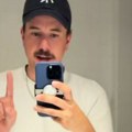 Nije znao da njegovo kupatilo krije veliku tajnu: Kad je pogledao iza ogledala, mladić se umalo onesvestio