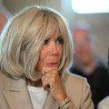 Брижит Макрон прву пут у јавности након што је најавила да ће једном засвагда доказати да је женско: Све очи упрте у прву даму…