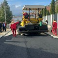 Zalaganjem Zukorlića asfalitsna ulica u naselju Svračiće u Tutinu