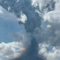Panika u indoneziji zbog erupcije vulkana! Ljudi evakuisani, zatvoren aerodrom, proglašen najviši nivo uzbune (video)