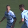 Fenomenalan gol Joveljića! Srbin poslao raketu u mrežu, golman nije paradom ulepšao "lepoticu"
