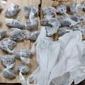 Dvojica uhapšena na Novom Beogradu zbog droge: Jedan (44) je držao po džepovima, a drugom (21) u kolima policija pronašla 559…