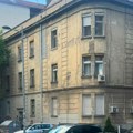 Saobraćajna nesreća na Vračaru: Sudarili se automobil i motor u Mileševskoj ulici (foto)
