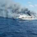 Požar progutao trajekt u Indoneziji: pet mrtvih, 41 osoba nestala