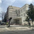 Da bi se sprečilo dalje obrušavanje, radnici „Tončev gradnje“ saniraju zgradu Gimnazije u Prokuplju