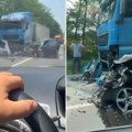 "Nije mu bilo spasa, auto je smrskan": Stradao tek punoletan mladić, detalji nesreće na Ibarskoj magistrali (video)