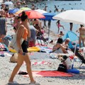 „Hrvati prevazišli sami sebe“: Naplaćuju tuširanje na plažama i turistu su sada stvarno pobesneli