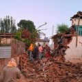 U stravičnom zemljotresu u Nepalu poginulo najmanje 128 osoba: Podrhtavanje tla se osetilo do Nju Delhija