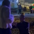 Vatrogasac za novu godinu u ponoć na avali iznenadio svoju devojku: Na kolenima je zaprosio, kolege mu pomogle (video)