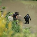 (Foto) ronioci pretražuju kolubaru: Traže se delovi tela osobe čije su noge isplivale iz reke: Na licu mesta bio i sin čoveka…
