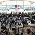 Putnici evakuisani iz aviona na aerodromu u Denveru zbog problema sa stajnim trapom