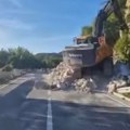 Put Cetinje-Budva i danas zatvoren zbog odrona (VIDEO)