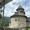 Manastir Uvac: Svetinja koja se iz pepela rađa, okružena tajanstvenom vinovom lozom