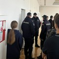 FOTO i VIDEO: Uprava Jovine gimnazije pozvala policiju "na učenike", roditelji zovu na večerašnji protest