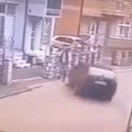 Užas u Rožajama! Autom se zaleteo na čoveka pa ga tukao drvetom – 25-godišnjak uhapšen (video)